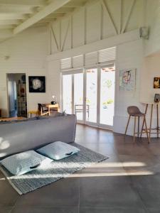 TV/trung tâm giải trí tại VILLA AQUA