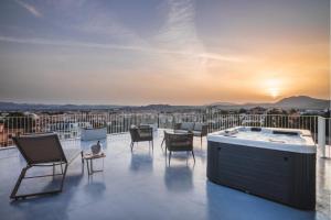 Nespecifikovaný výhled na hory nebo výhled na hory při pohledu z hotelu