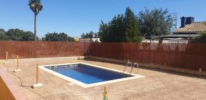 The swimming pool at or close to Joiebre