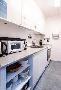 Kuchyň nebo kuchyňský kout v ubytování Danhostel Rønde