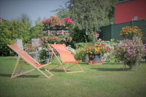 FranzhausenにあるHaus Marianneの芝生の椅子2脚 +17枚の写真