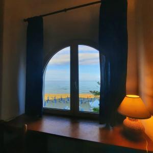 a room with a window with a view of the ocean at Casa Vacanze Elianto in Anzio
