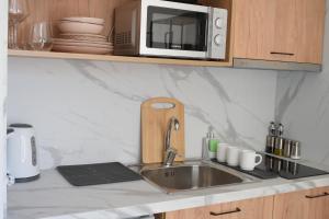 Η κουζίνα ή μικρή κουζίνα στο Feels Like Home Studio Apartments - FLH Albania +18 φωτογραφίες