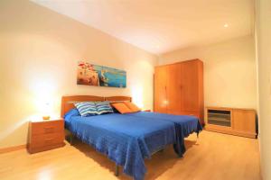 Postel nebo postele na pokoji v ubytování Tramuntana 2 1 Roses- Immo Barneda + 25 fotografií