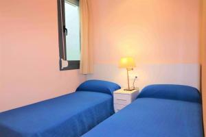 Postel nebo postele na pokoji v ubytování Tramuntana 2 1 Roses- Immo Barneda