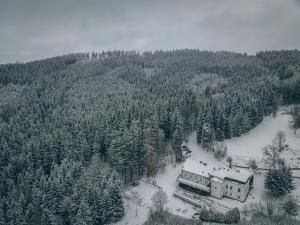 Hotel Zámeček Janovičky v zime