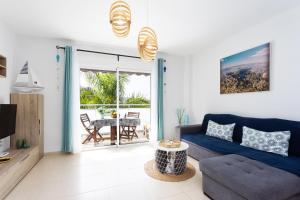 A seating area at Home2Book Stunning Apartment Bajamar