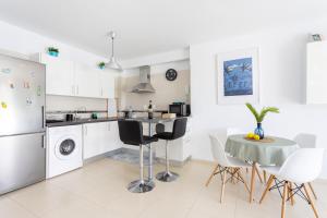 A kitchen or kitchenette at Home2Book Stunning Apartment Bajamar