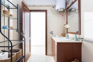 A bathroom at Home2Book Stunning Apartment Bajamar