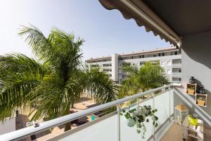 A balcony or terrace at Home2Book Stunning Apartment Bajamar