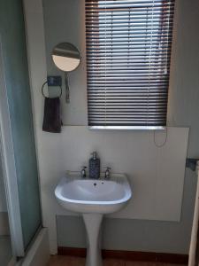 Kylpyhuone majoituspaikassa Old Roastery Cottage