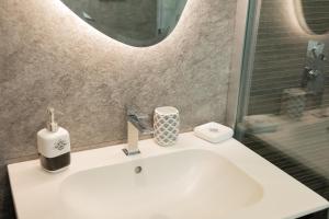 A bathroom at Eutuxia Még 3 kép