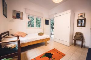 Ένα ή περισσότερα κρεβάτια σε δωμάτιο στο Hillel 48 Charming Apartment
