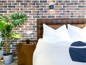 Łóżko lub łóżka w pokoju w obiekcie DAREBELL - Designerapartments Kirchfeldgasse