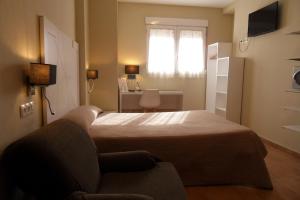 Televízia a/alebo spoločenská miestnosť v ubytovaní Hostal El Estudio