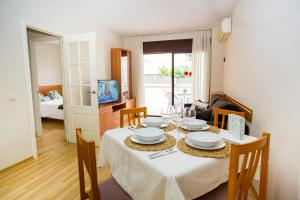 TV a/nebo společenská místnost v ubytování AL33 - Apartamento coqueto a 200 m de la playa