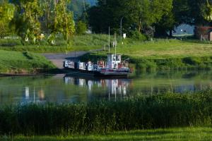 a boat floating down a river at Ferienwohnung Reinette in Lippoldsberg