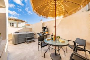A seating area at Casa Leon 84 by Sealand Villas