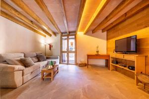 A television and/or entertainment centre at Casa Leon 84 by Sealand Villas