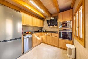 A kitchen or kitchenette at Casa Leon 84 by Sealand Villas
