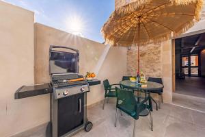 A kitchen or kitchenette at Casa Leon 84 by Sealand Villas