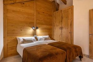 A bed or beds in a room at Casa Leon 84 by Sealand Villas
