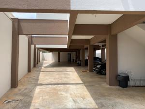 an empty hallway of a building with a ceiling at Spazio Italian Lofts in Paulínia
