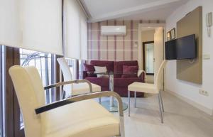 Μια τηλεόραση ή/και κέντρο ψυχαγωγίας στο Apartamentos Abadía by Toledo AP