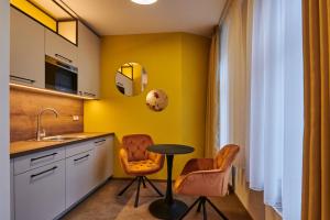 Hotel Alfréd a Hermína的厨房或小厨房