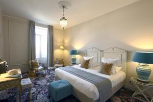 Postel nebo postele na pokoji v ubytování Grand Hôtel Henri - Teritoria
