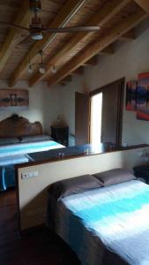 Säng eller sängar i ett rum på Alpens Holidays Ca la Cèlia