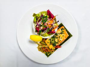 Comida no hotel ou em algum lugar perto