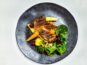 Comida no hotel ou em algum lugar perto