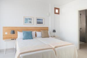 Postel nebo postele na pokoji v ubytování Villas Altos de Lanzarote