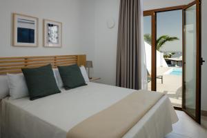 Postel nebo postele na pokoji v ubytování Villas Altos de Lanzarote