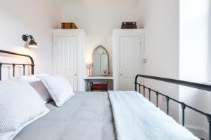 Vuode tai vuoteita majoituspaikassa Newly renovated stunning apartment in Stockbridge