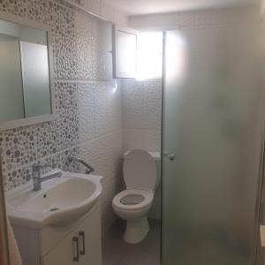 Kúpeľňa v ubytovaní עץ הזית דירת אירוח
