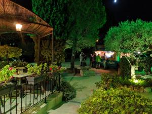 Zahrada ubytování Hôtel Le Pradet