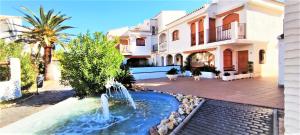 The swimming pool at or close to Townhouse with bbq and pools - Costa Hispania