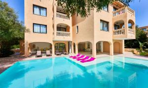 Bazén v ubytovaní Apartamentos Sinfony alebo v jeho blízkosti