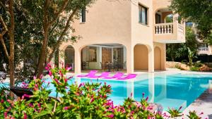 Bazén v ubytovaní Apartamentos Sinfony alebo v jeho blízkosti