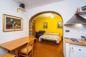Posteľ alebo postele v izbe v ubytovaní SESTRI Villa Vignolo with POOL