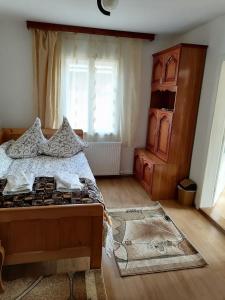 A bed or beds in a room at Casa Agroturistică Teodora