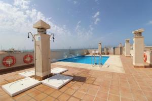 Bazén v ubytování Expoholidays - Apartamentos Puerto Almerimar nebo v jeho okolí
