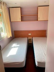Postel nebo postele na pokoji v ubytování Agréable mobile-home sans vis-à-vis, 3 chambres