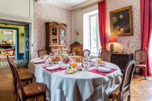 Напитки в Chateau de la Villedubois +22 фотографии