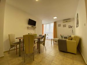 TV a/nebo společenská místnost v ubytování ANITA A 25 Apartment Pool View SUNNY BEACH