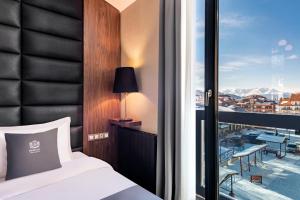 Ένα ή περισσότερα κρεβάτια σε δωμάτιο στο Bristol Hotel and Spa Bakuriani