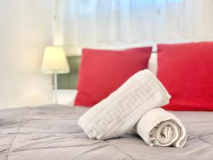 A bed or beds in a room at Apartamentos Zaragoza