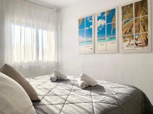 A bed or beds in a room at Apartamentos Zaragoza
